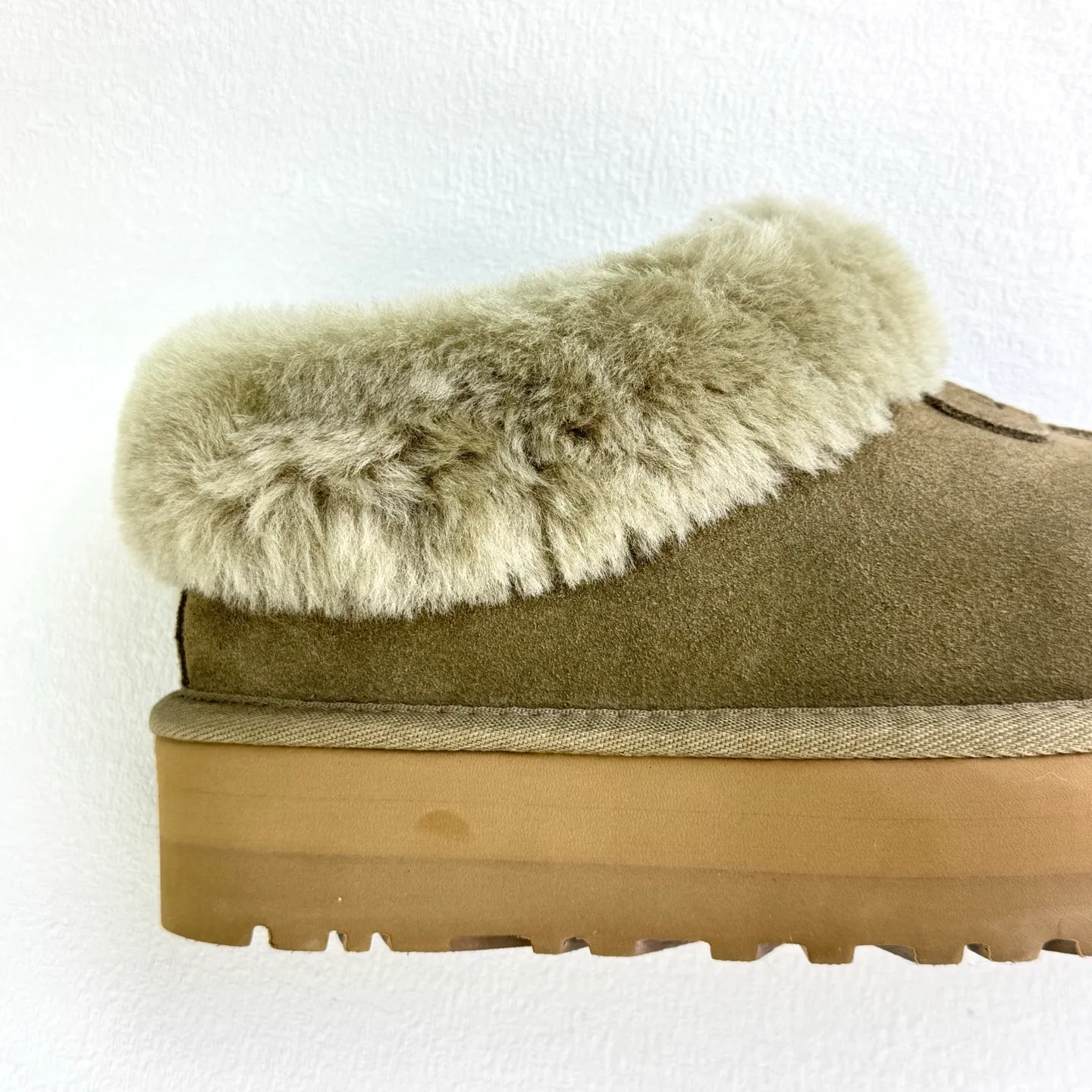 Self-pickup💰440 UGG Tatzite three-centimeter thick sole, glutinous, slip-on, easy to put on and take off, model 4810, slip-on casual fur shoes, short boots, color: maroon, reindeer, antelope brown, black, gray 𝚜𝚒𝚣𝚎: 𝟯𝟱-𝟰𝟬